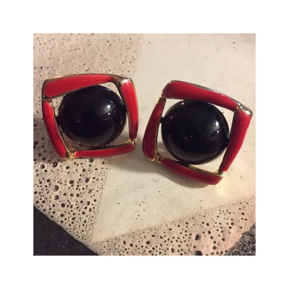 Vintage Enameled ‘Orbit’ Earrings in Red and Black - Picture 4 of 7